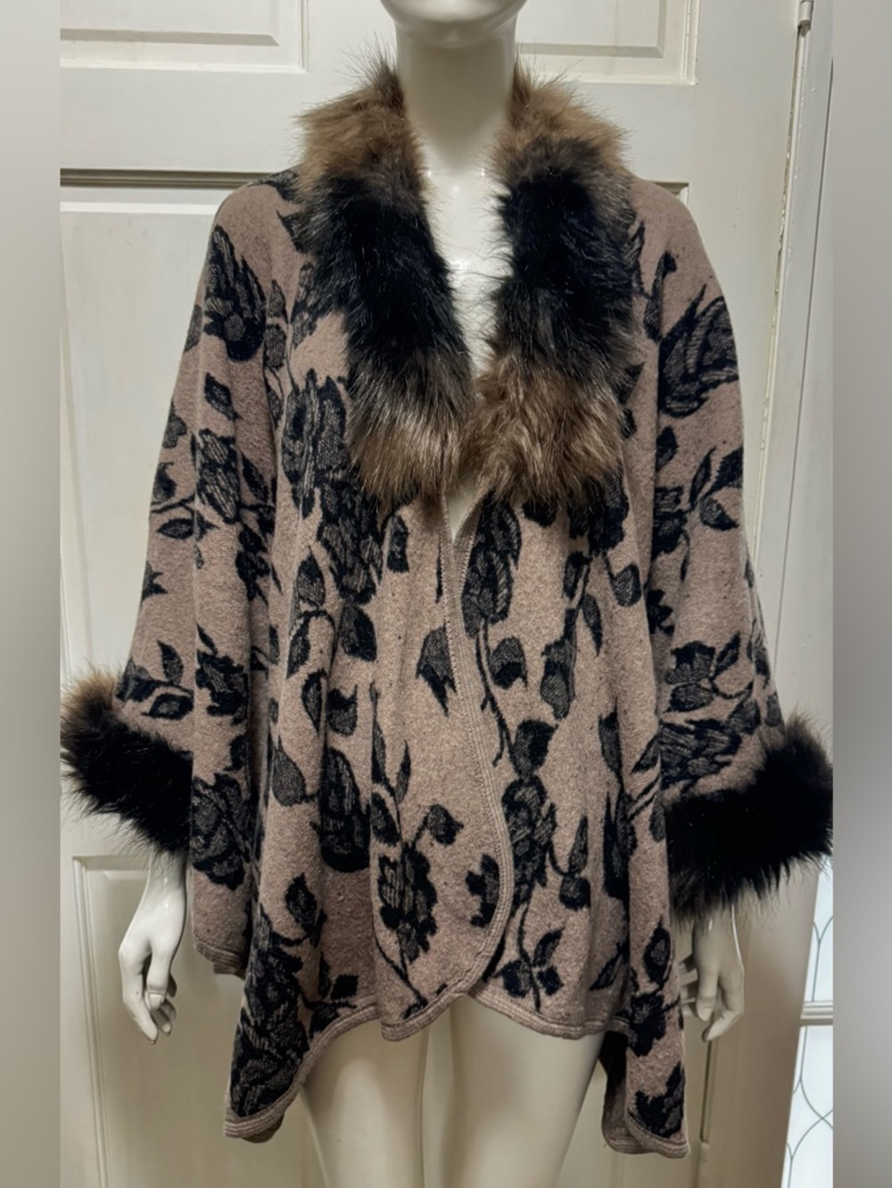Neiman Marcus Taupe & Black Floral Faux-Fur Trim Cape Sweater One Size Fits All